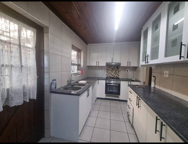 3 BEDROOM PROPERTY TO RENT IN MALIBU VILLAGE